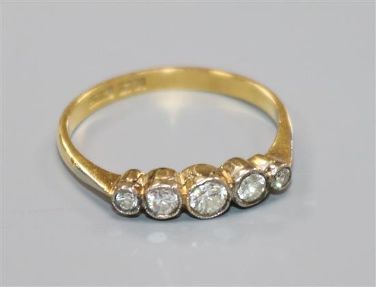An 18ct gold and graduated five stone diamond ring, size R.
